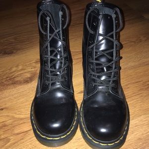 DR MARTENS 1460 WOMEN'S LEATHER LACEUP BOOTS